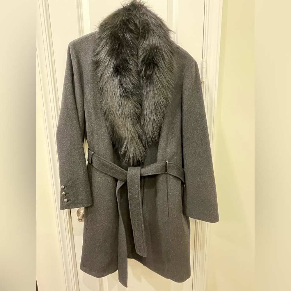 Calvin Klein Belted Coat with removable faux fur collar. Size 2X